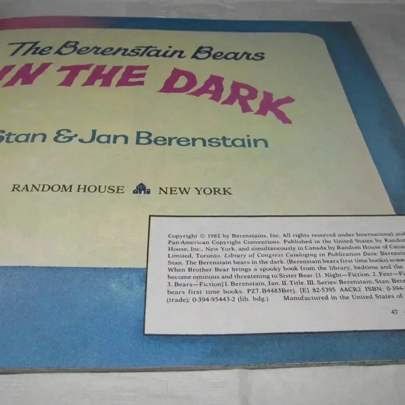 The Berenstain Bears IN THE DARK Color Illustrated Paperback Learning Read Book - Picture 4 of 4